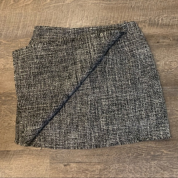 Textured asymmetric skirt by loveriche - Picture 2 of 4